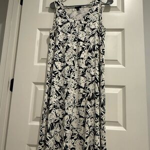 J. Jill Black and White Leaf Pattern Maxi Dress